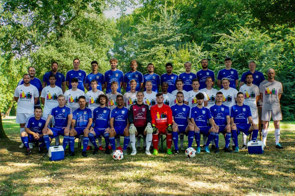 Mannschaft des SV Teutonia Staden beim Training